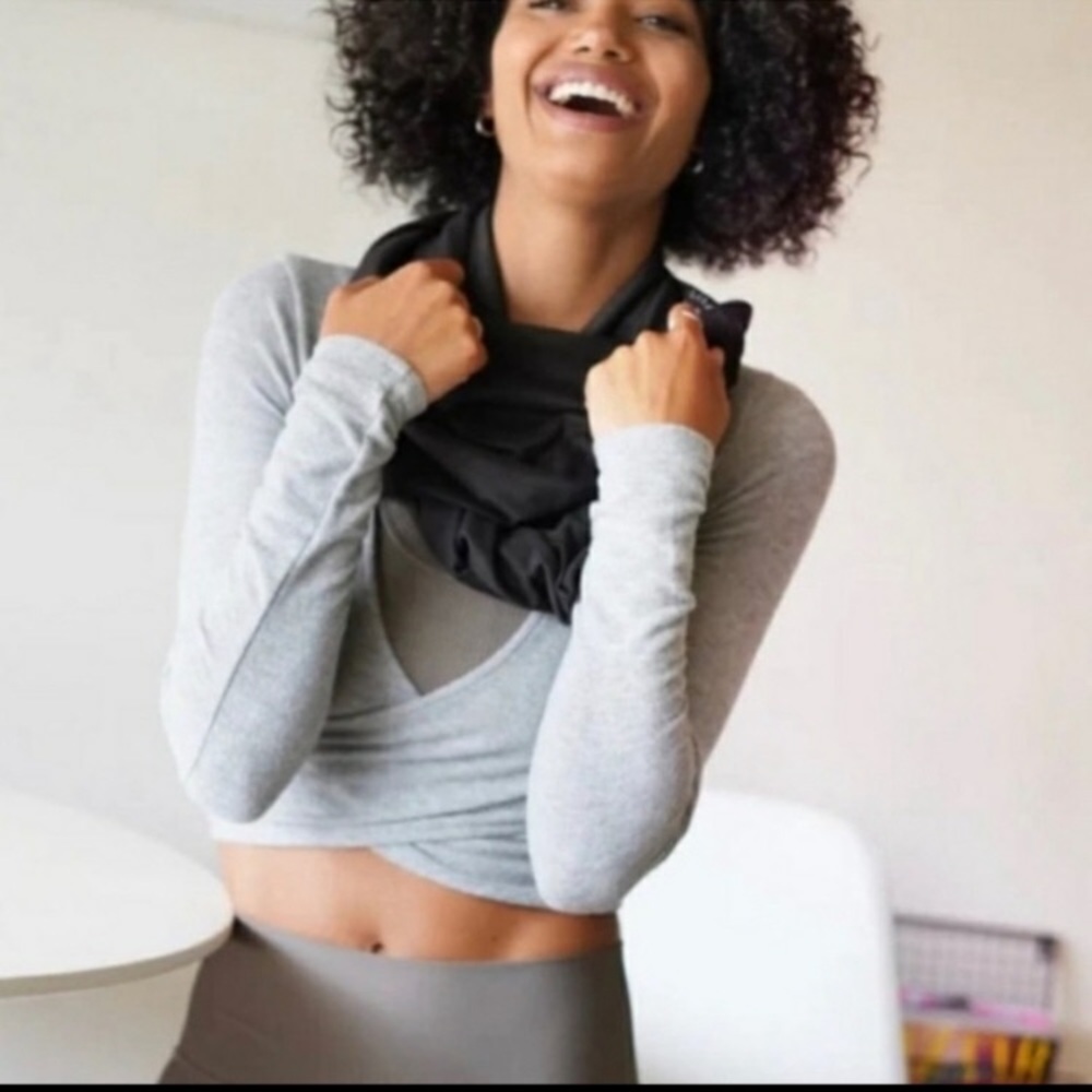 BEYOND YOGA Black Infinity Circle Scarf - Picture 7 of 8